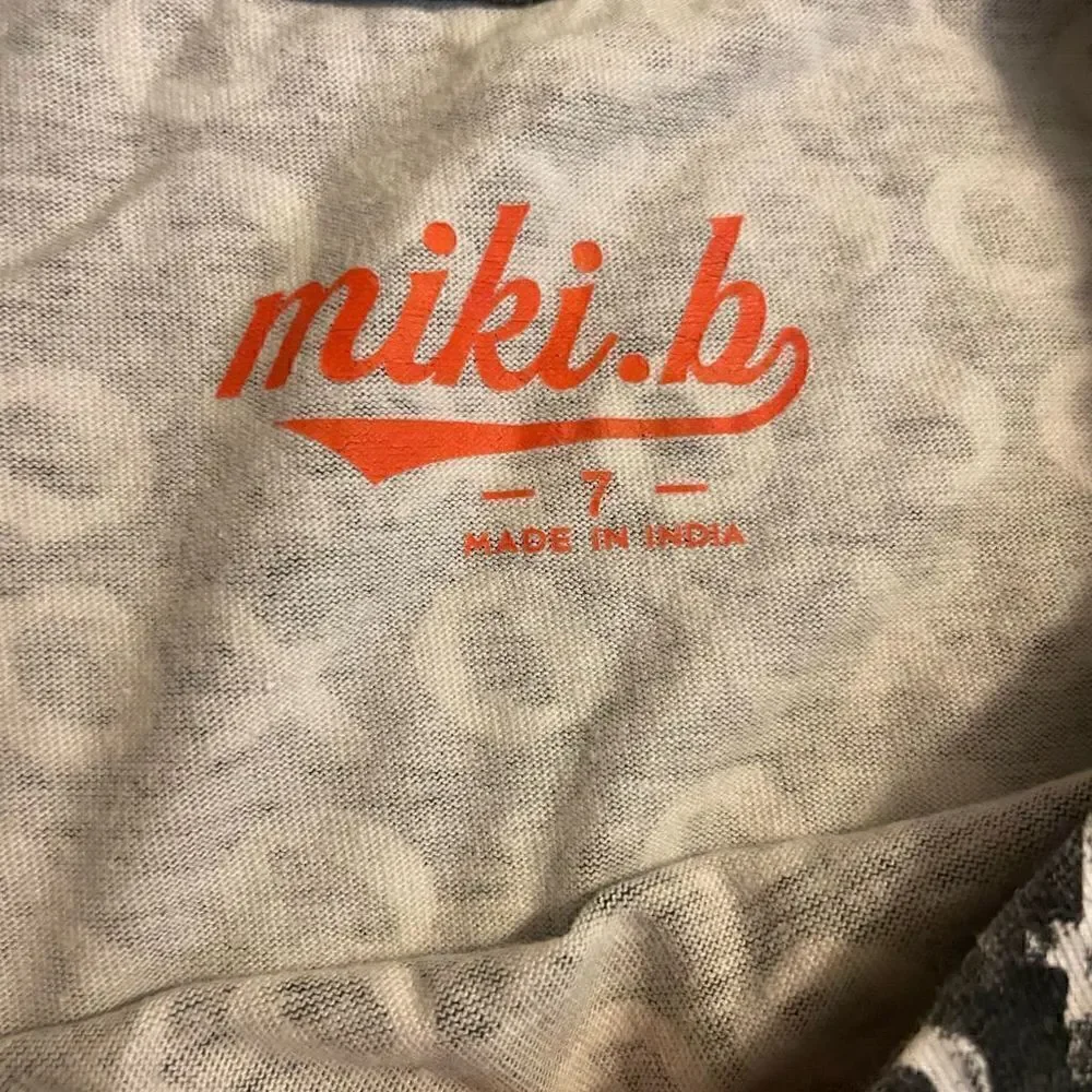 Miki. B xoxo black and white king sleeve size 7